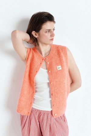East knit gilet