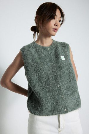 East knit gilet