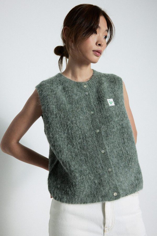 East knit gilet