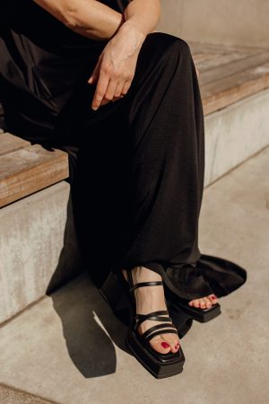 Hennie sandals