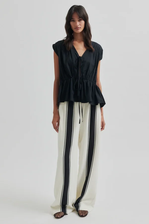 Lie trousers
