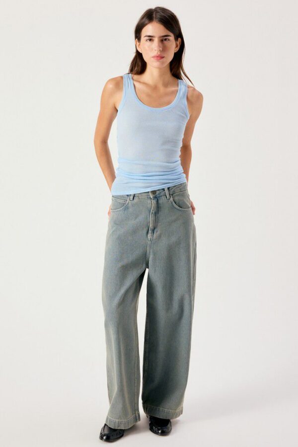 Loose-fit jeans